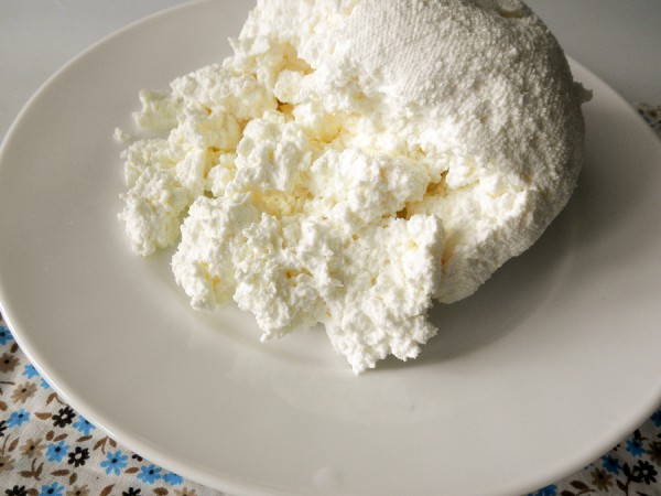 Домашний сыр из кефира и яиц - пошаговый фоторецепт