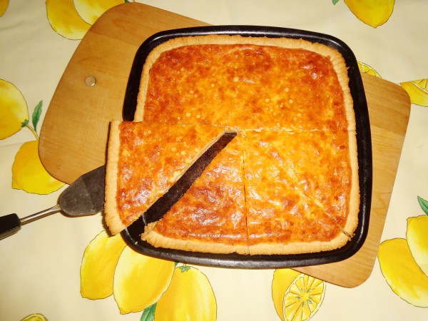 Пирог с сыром и красным перцем
