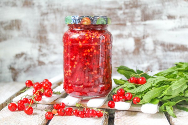 Красная смородина, протертая с сахаром на зиму без варки: рецепт с фото .