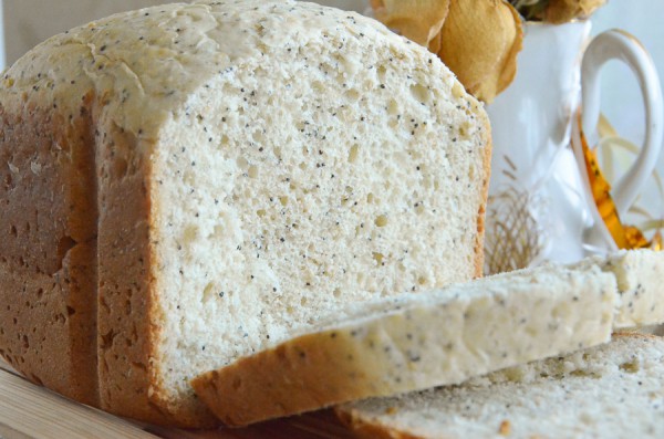 Пшеничный хлеб с маком и овсянкой в хлебопечке