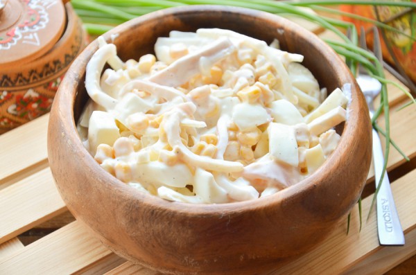 Салат с консервированными кальмарами и фасолью | Yummy salad recipes, Food, Recipes