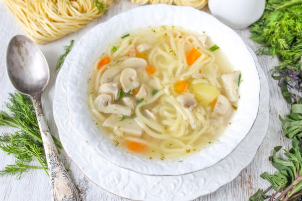 Грибной суп с лапшей и картошкой