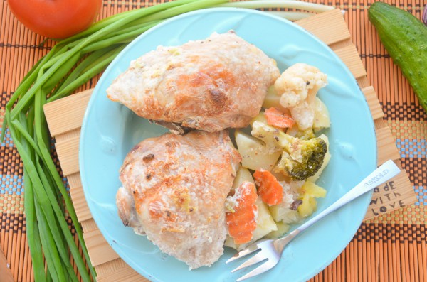 Курица в сметане с овощами в духовке