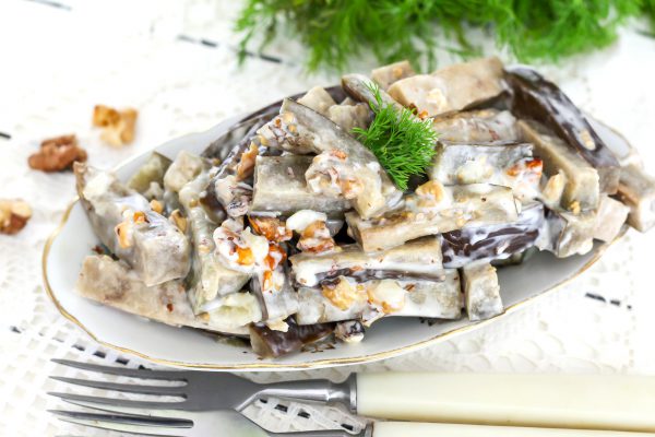 Салат из баклажанов с грецкими орехами