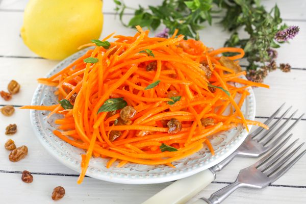 Салат из тыквы, моркови и изюма