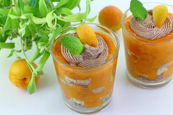 Творожный десерт с абрикосами