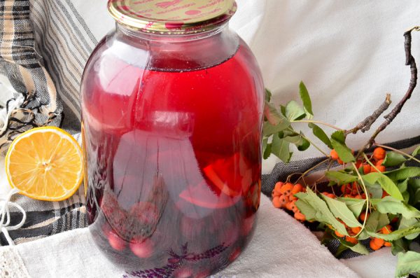 Рецепт приготовления компота из винограда с мятой и лимоном - произведение полезного освежающего напитка