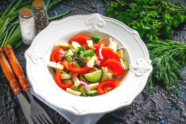 Овощной салат с камамбером