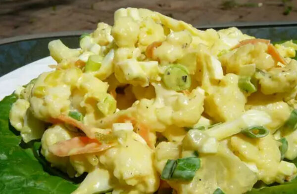Салат из цветной капусты с яйцами